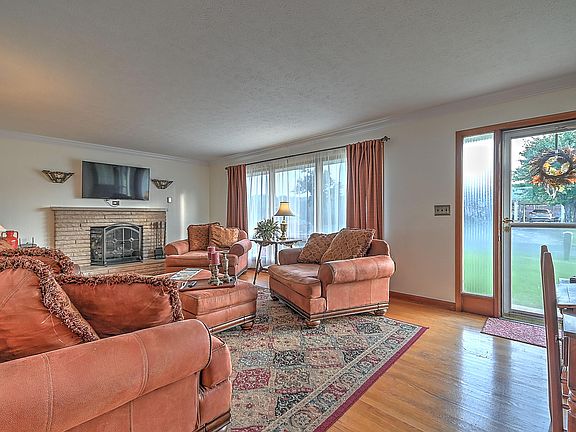 5th image of 156 Rosefield Dr