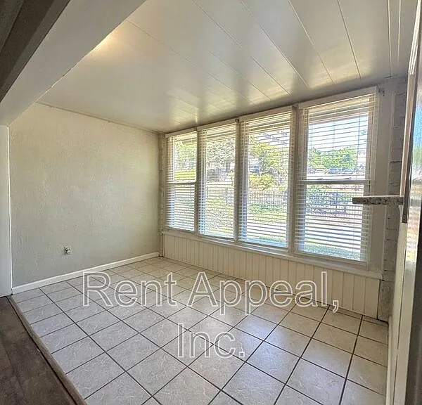 346 Carpenter Dr — Photo 5