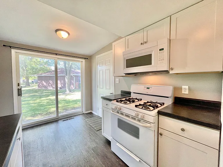 322 Heritage Ct — Photo 5