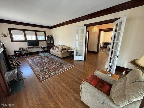 4th image of 1003 N Water St
