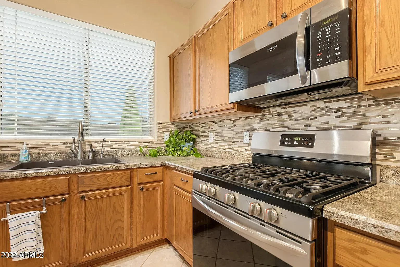 4 bed, 2454 sqft, $3,300 — Photo 4