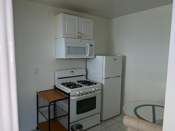 4th image of 7711 Romaine St #7711
