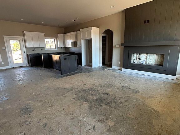 5th image of 744 Grand Valley Loop