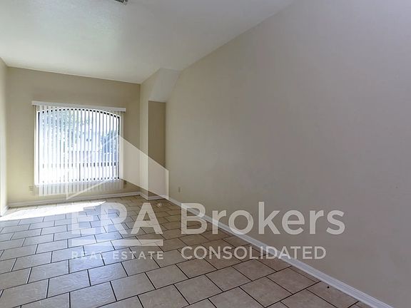 5th image of 800 Silver Creek Dr