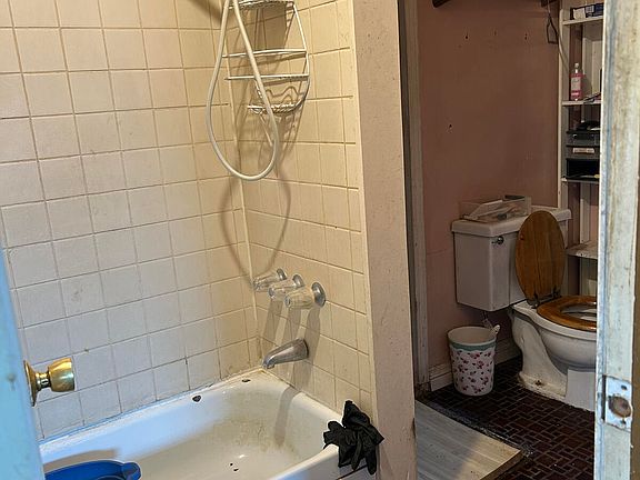 4th image of 18274 Devere Ct