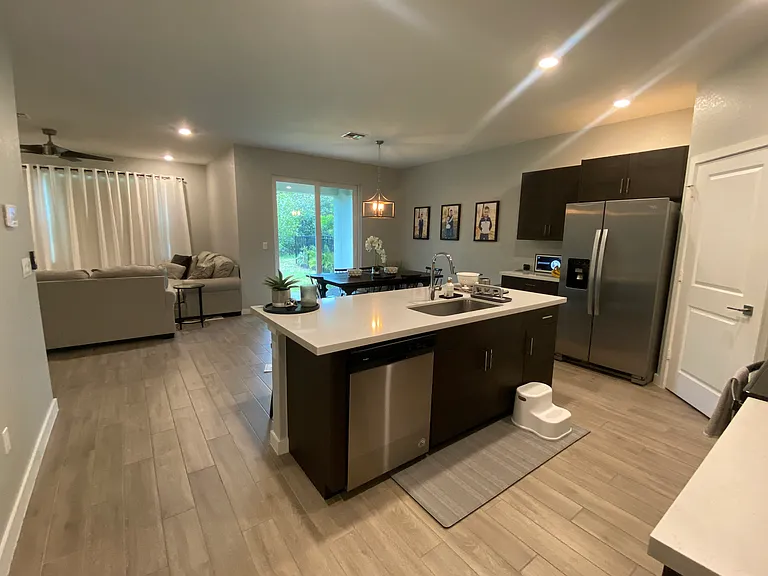 1404 NE White Pine Ter — Photo 10