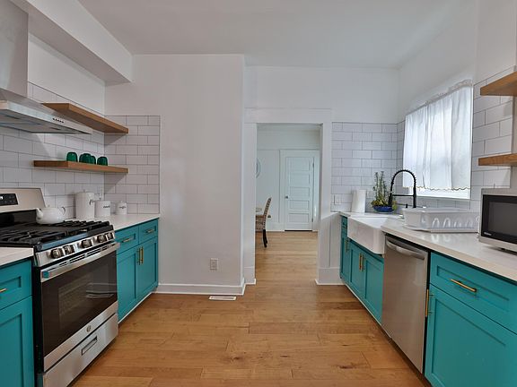 4th image of 2535 C St #2535