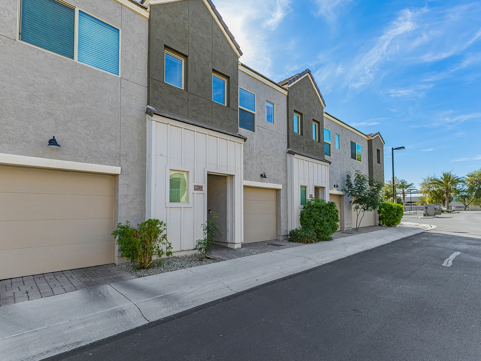 2 bed, 2.5 bath, 1457 sqft, $2,049 — Photo 4