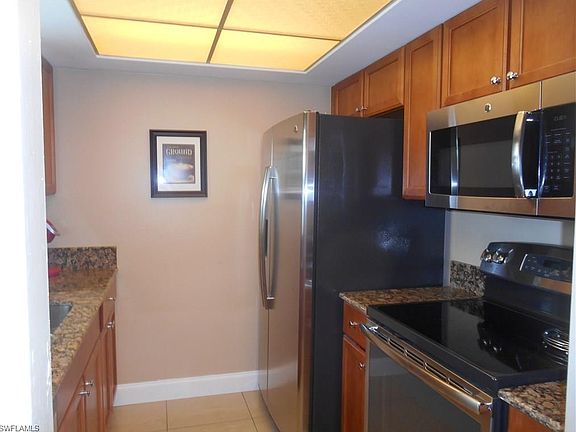 3rd image of 352 Easton Ct