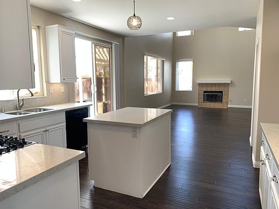 4th image of 40204 Banyan St