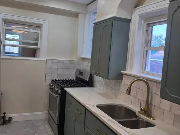 13812 223rd St, Springfield Gardens, NY 11413