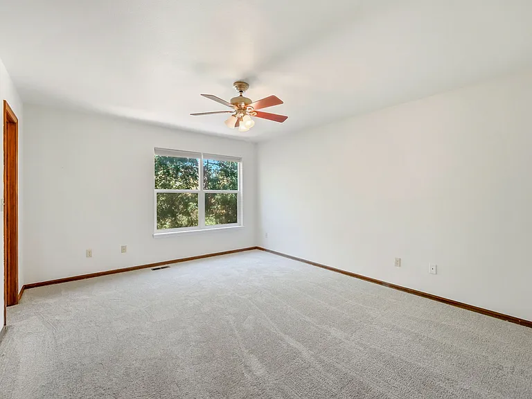 2461 Hampshire Sq — Photo 8