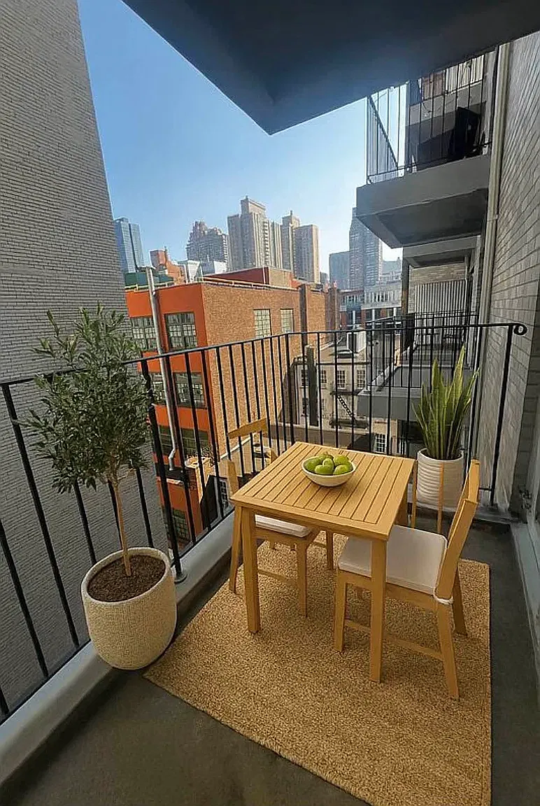 1470 1st Ave — Photo 4