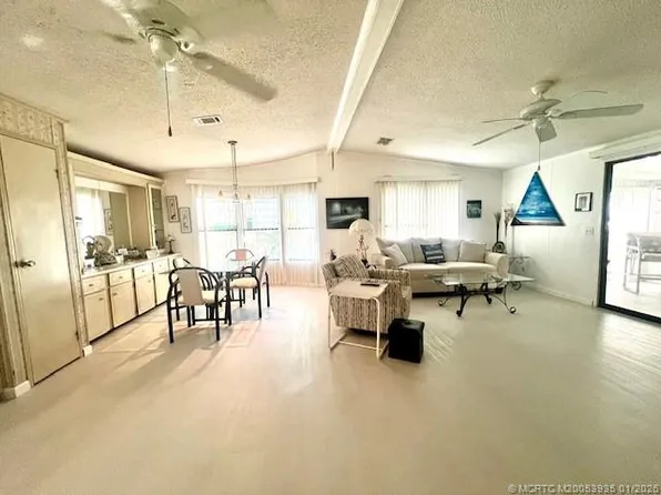 6221 S Ironwood Ln, Lake Worth, FL 33462