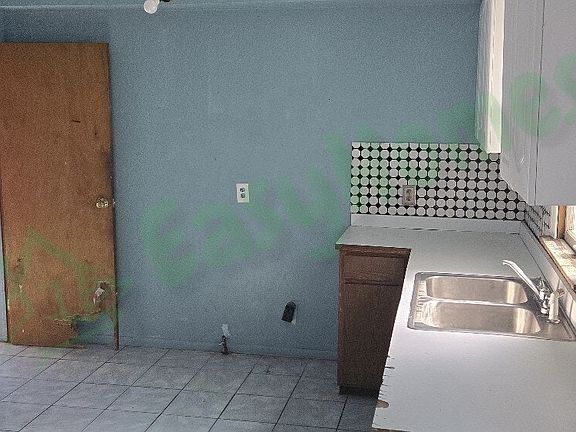 4th image of 3386 E 146th St