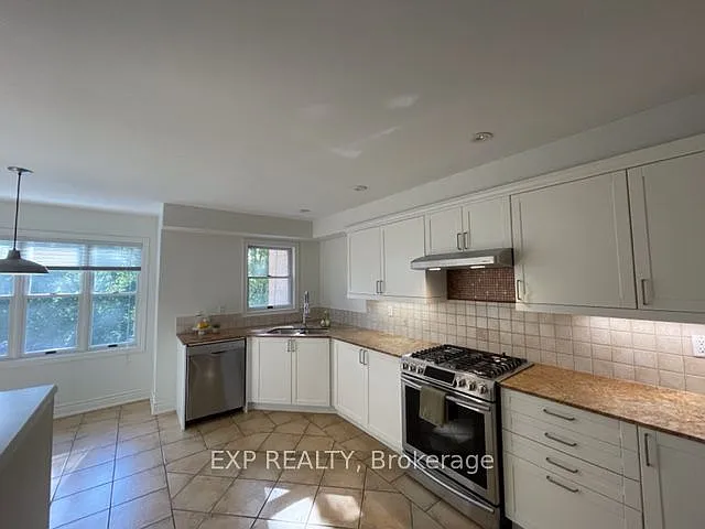 85 Brant St — Photo 10
