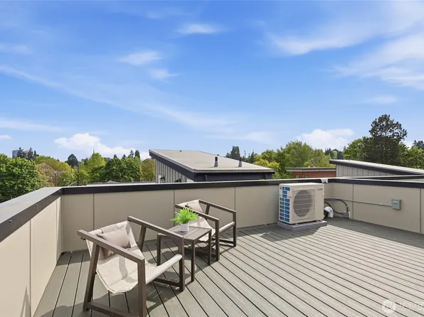 6217 9th Avenue NE, Seattle, WA 98115