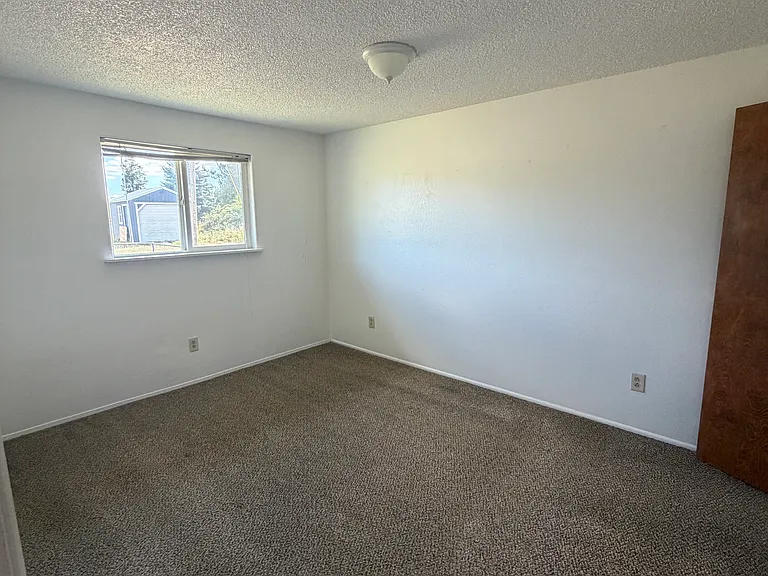 34154 Kamph Dr — Photo 7