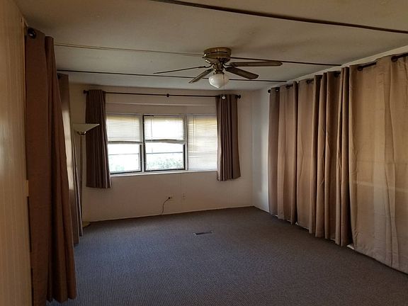 5th image of 744 Poinsettia St