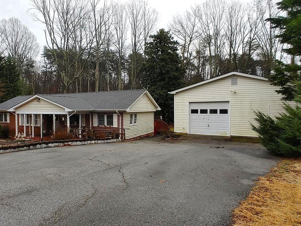 2nd image of 38065 Hunter Ct