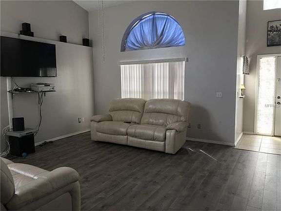 3rd image of 106 Blue Springs Ct