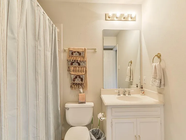 6409 Prague St — Photo 9