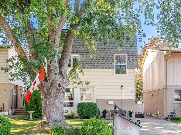 2 Grove Park Sq, Brampton, ON L6S 2K3