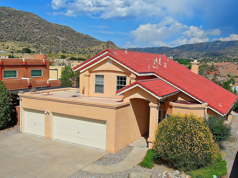 1st image of 408 Poinsettia Pl SE