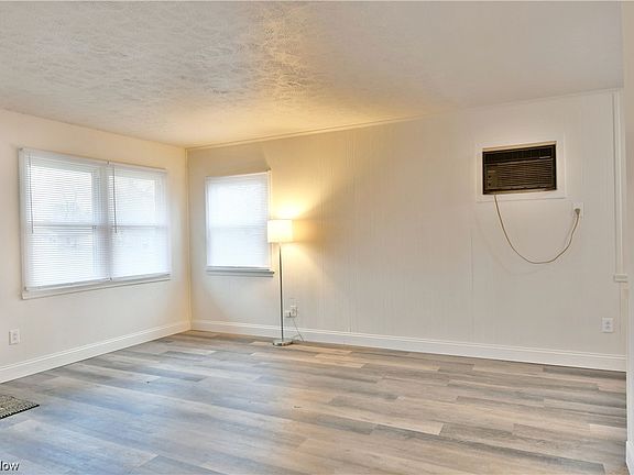 4th image of 7403 Glenwood Ave
