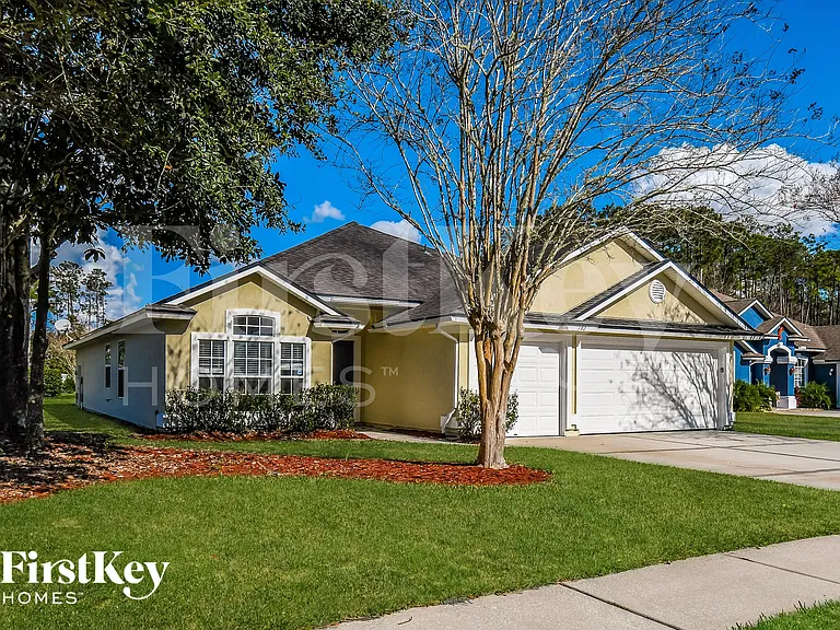 182 Greenfield Dr — Photo 2