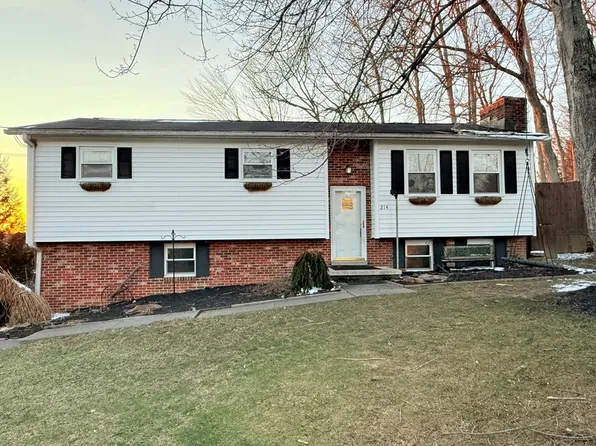 214 Randolph Dr, Daniels, WV 25832