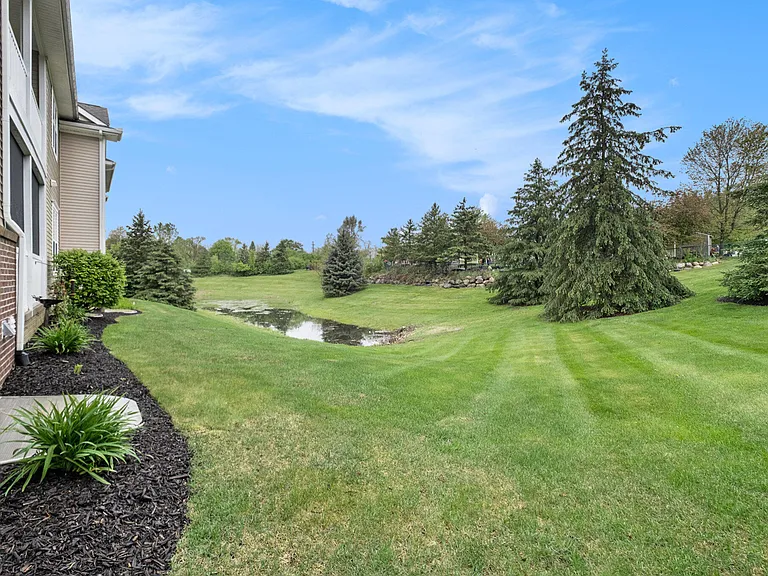 2925 N Knightsbridge Cir — Photo 37