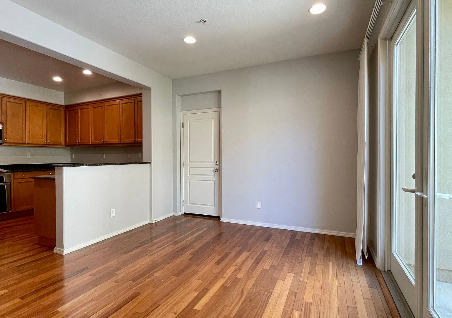 Beautifully Updated 3-Bedroom House with Patio in Broad Street Village — Photo 4