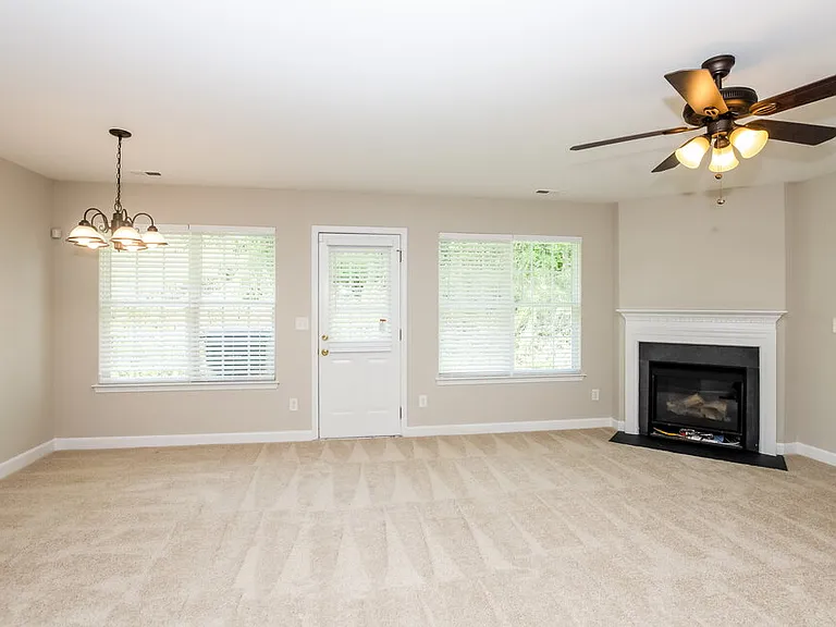 958 Ramsgate Dr SW — Photo 8