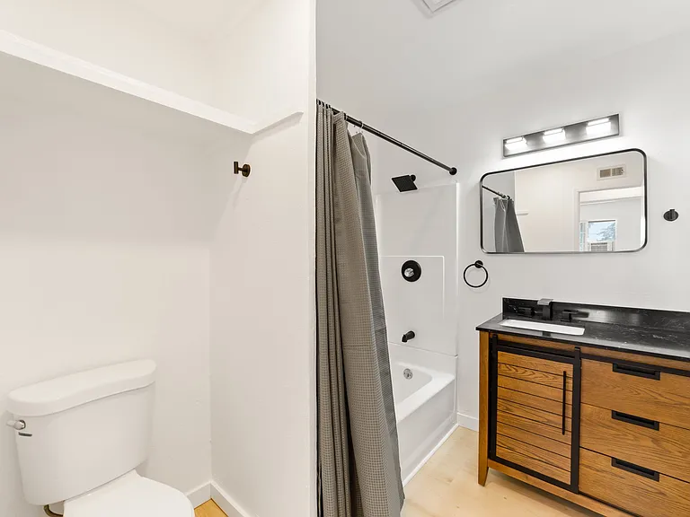 1017 Oxford Dr #D — Photo 12