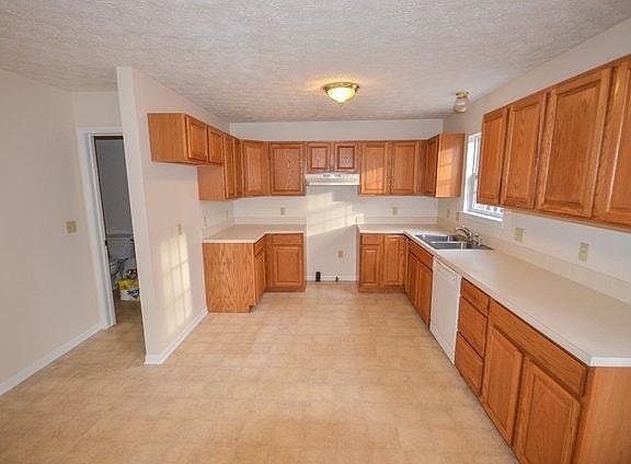 4th image of 234 Dennison Ave