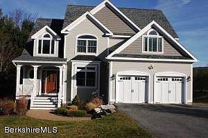 3 Melville Court, Lenox