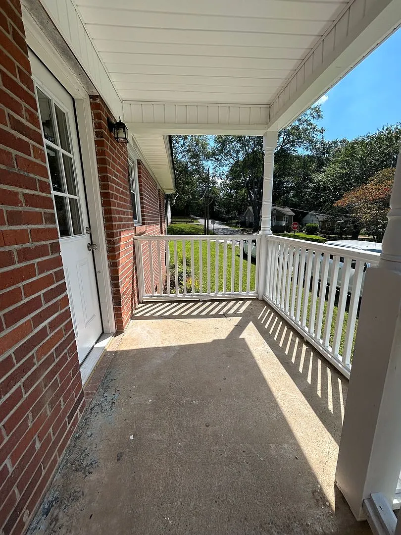 101 Dixie Ave — Photo 2