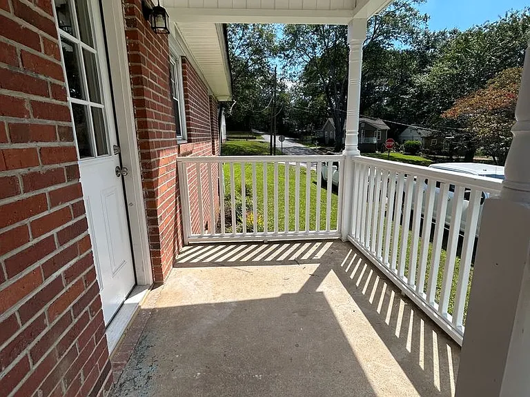 101 Dixie Ave — Photo 2