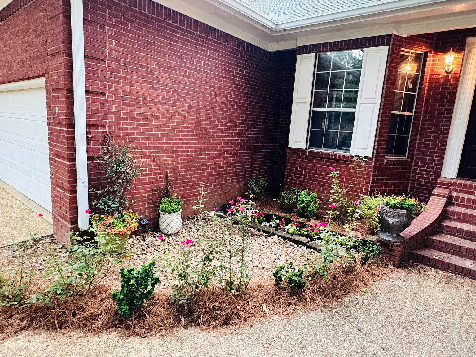 4 bed, 2300 sqft, $2,300 — Photo 2