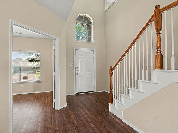 2nd image of 125 Prairie View Dr