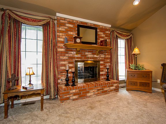 Living Room - Fireplace