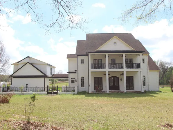 1015 Clay Pond Dr, Oakland, TN 38060