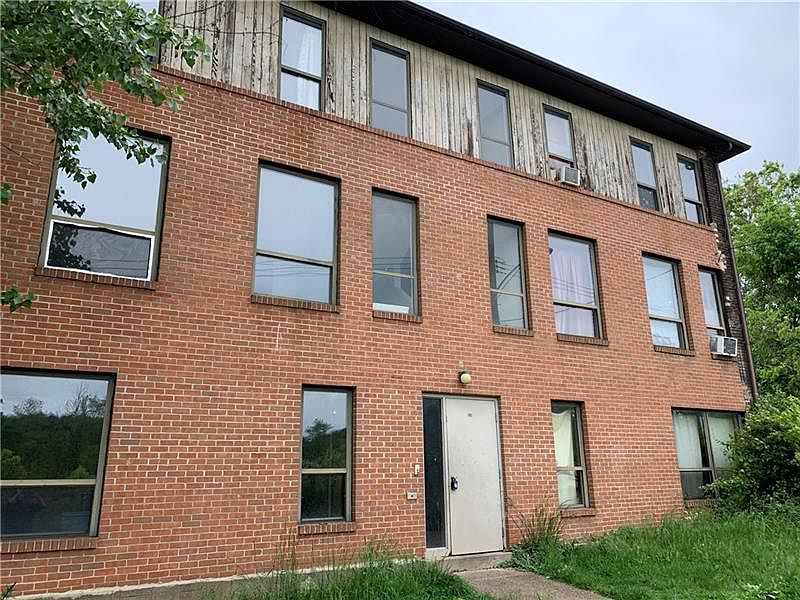 2nd image of 318 Cedar St