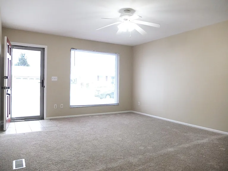 35 Renwood Pl — Photo 3