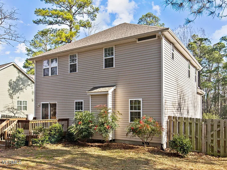 290 Adams Cir — Photo 10