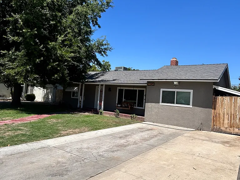 2345 E Brown Ave — Photo 2