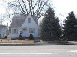 1422 E War Memorial Dr, Peoria, IL
