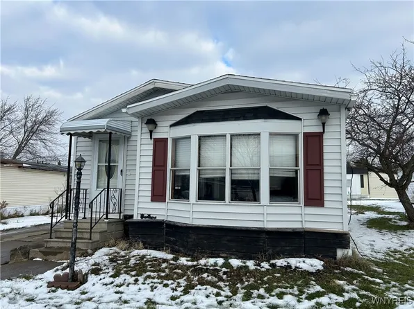 12 N Whispering Ln, Hamburg, NY 14075