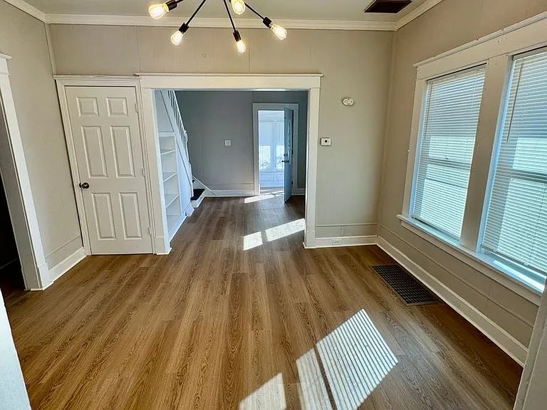 117 Browning Ave — Photo 5